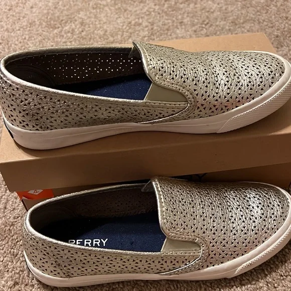 SPERRY Silver 7.5 M, gently worn, memory foam - Picture 3 of 5